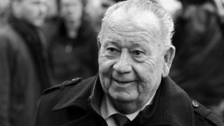 Легендарният френски футболист Жюст Фонтен почина на 89 годишна възраст съобщи неговото семейство Той