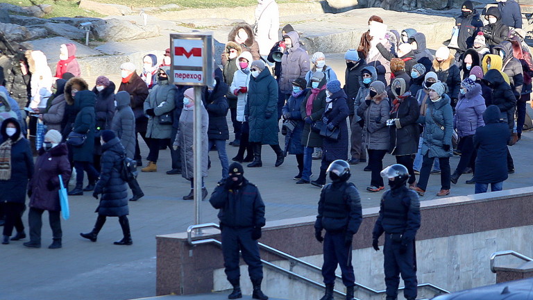 Стотици демонстранти, предимно пенсионери, излязоха на улиците на столица Минск