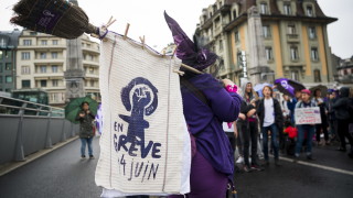 Жените в Швейцария прекратяват работа и излизат на протести с