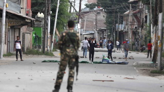 Десетки загинали и ранени при нови боеве в спорния Кашмир 