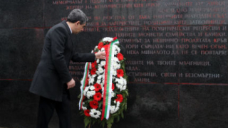 Истината за комунизма ще ни обедини, убеждава Плевнелиев