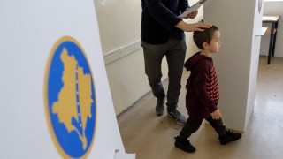 Управляващата коалиция в Косово води на местните избори но на