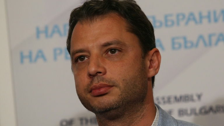 Тройната коалиция не трябваше да плаща аванс за АЕЦ „Белене”, критикува Добрев 