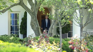 Администрацията на президента на САЩ Доналд Тръмп частично възстановява финансирането