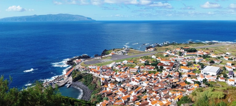 Островът е дребен, само че има какво да ни предложи