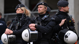 Германската полиция съобщи че е задържала седем фенове на сръбския