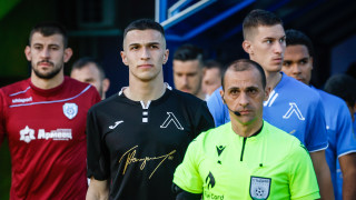 Капитанът на Левски Пламен Андреев отпразнува завършването на средното си