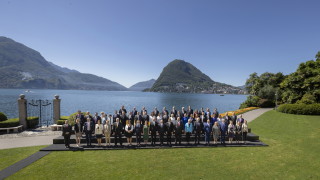 Повече от 40 държави от Европа и развитите страни официално