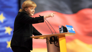 Партията на Меркел допуска санкции срещу представители на украинските власти