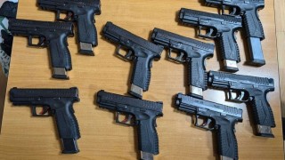 Откриха 10 бойни пистолета в раница на шофьор на тир