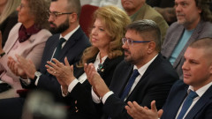 С препълнено читалище "Съгласие" Плевен посрещна кандидатпрезидентската двойка Йотова - Вълчев