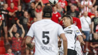 Адмира Вакер се намира в серия от три поредни срещи