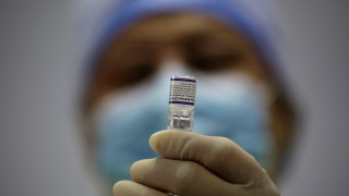 Фармацевтичните компании Pfizer и BioNTech обявиха че са поискали ваксината