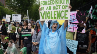 Администрацията на Байдън поиска Върховният съд да защити правото на аборт