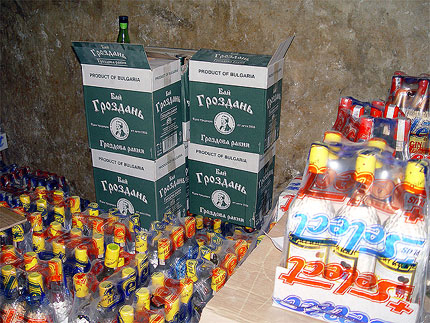 Склад за алкохол с фалшиви бандероли разбиха в Плевен
