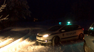 Двете девойки и двама младежи на 17 и 18 г