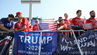 Европейските лидери включително германският канцлер Ангела Меркел отбелязват 80 годишнината от