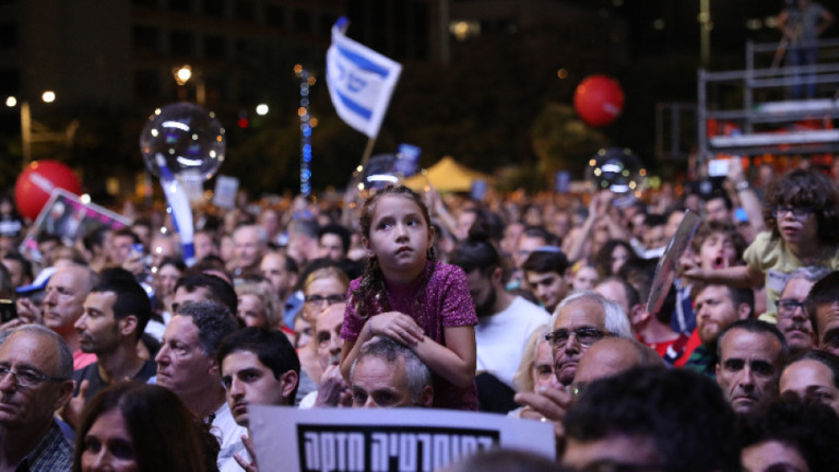 Няколко хиляди души се събраха в центъра на Тел Авив,