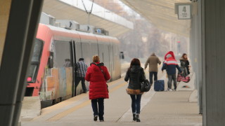 Променя се разписанието и маршрута на някои влакове заради ремонт