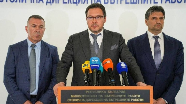 Двама непълнолетни нападнаха момче в метрото