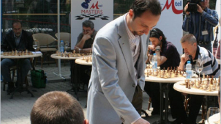 Топалов ще участва само в един турнир до мача с Крамник