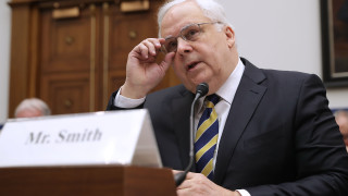 Фред Смит основателят на FedEx който помогна за създаването на