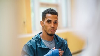 Хавиер Ибаниес се класира на 1 8 финалите на Световното първенство по бокс