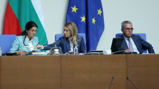 Премиерът Димитър Главчев е отказал да се яви пред депутатите