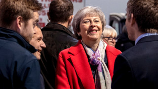 Британският премиер Тереза Meй отхвърля предупреждението на американския президент Доналд