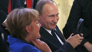 Путин, Меркел и Оланд обсъдиха политическо решение за украинската криза 