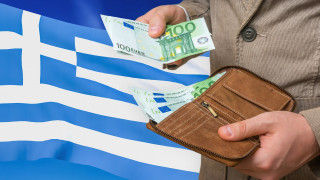 От 1 април минималната заплата в Гърция става 920 евро