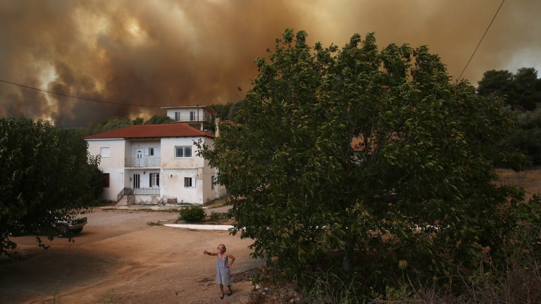 Няма информация за пострадали от пожарите в Гърция българи