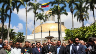 Подкрепяният от САЩ Хуан Гуайдо се обяви за президент на Венецуела