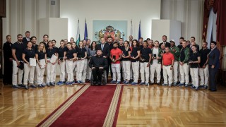 Президентът на България Румен Радев награди с Почетен знак на държавния