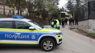 Данаил Папазов: Ахмед Доган нахлу в чужд имот - частна собственост