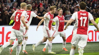 Барселона вече си осигури една от звездите на Аякс През