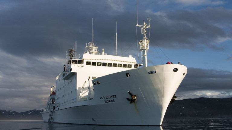 Датските власти са задържали руския изследователски кораб Академик Иоффе. Това