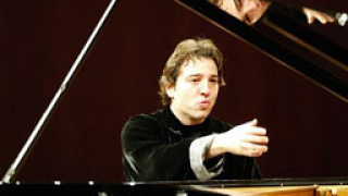 Съдят турски пианист за обиди към исляма