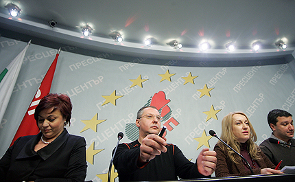 БСП вдигат народа, ако Борисов не вдигне заплатите