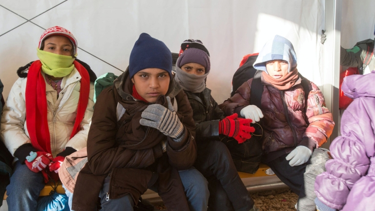Унгария обвини Австрия в "глупост" покрай кризата с бежанците