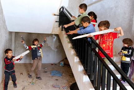 „Ислямска държава” затвори училища за 670 хиляди сирийски деца