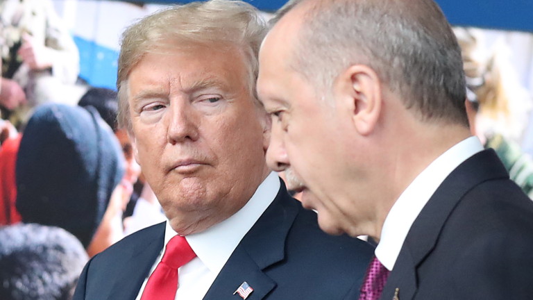 САЩ се опитват да ни забият нож в гърба, беснее Ердоган
