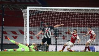 Арсенал мина през ада, но продължава защитата на трофея си от ФА Къп