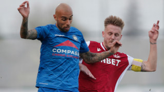 Футболистът на Крумовград Момчил Цветанов получи наградата за играч на 30 ия кръг