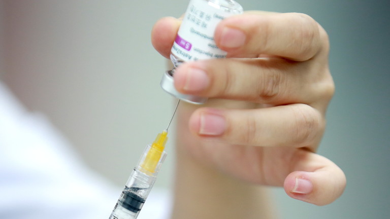 АстраЗенека: Ефективността на ваксината срещу боледуване от COVID-19 е 76%