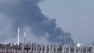 Взрив последван от пожар избухна в най голямата петролна рафинерия