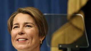 Губернаторът на Масачузетс от Демократическата партия Маура Хийли призова президента
