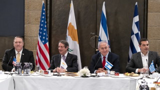 Държавният секретар на САЩ Майк Помпео използва Туитър за да