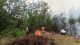 Пожар гори трети ден между варненските села Бенковски и Здравец