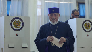 Проблеми за Арменския поп: Патриархът отива на съд в Армения
